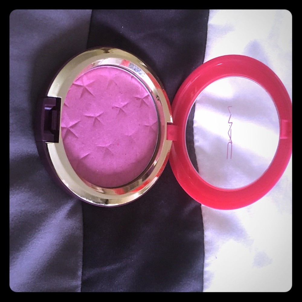 MAC Yum Yum Yum magic dust powder